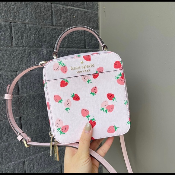 kate spade strawberry vanity bolsa